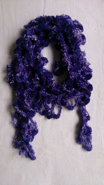 Gola/cachecol pompom violeta