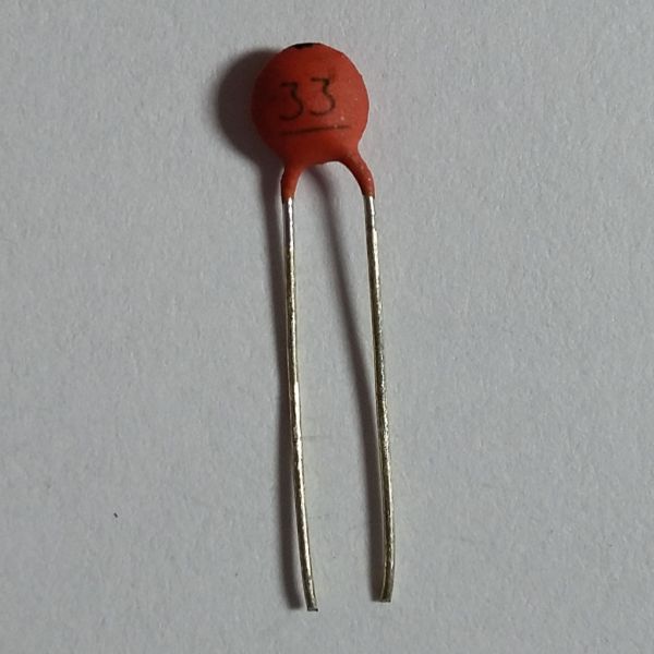 capacitor cerâmico 33pF x 50V