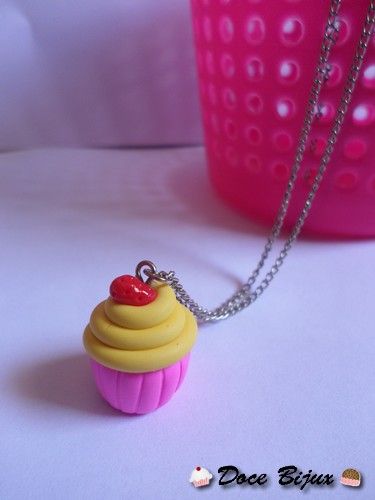 Colar cupcake abacaxi