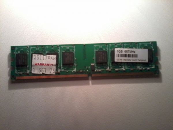 Memória  ram 1 giga ddr 2 - 667 MHZ