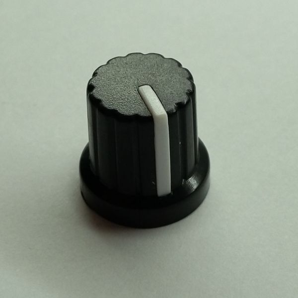 Knob Preto Indicador Branco Para Potenciômetro Estriado