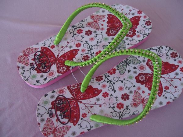 Chinelo Estampado com strass
