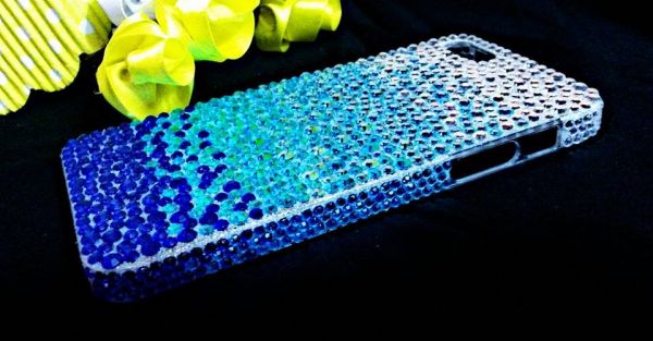 CASE EM PEDRA DE STRASS