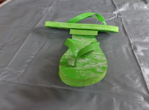 cod. 110, chinelo , top  verde com branco