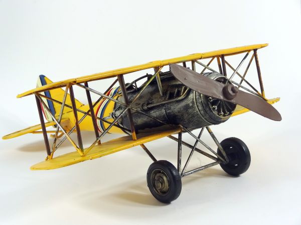 Miniatura Avião De Guerra Retro Em Lata - 36,50 cm