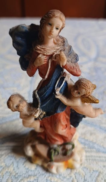 Imagem Religiosa em Resina Nossa Senhora Desatadora dos Nós 10CM Católica Cristã Maria