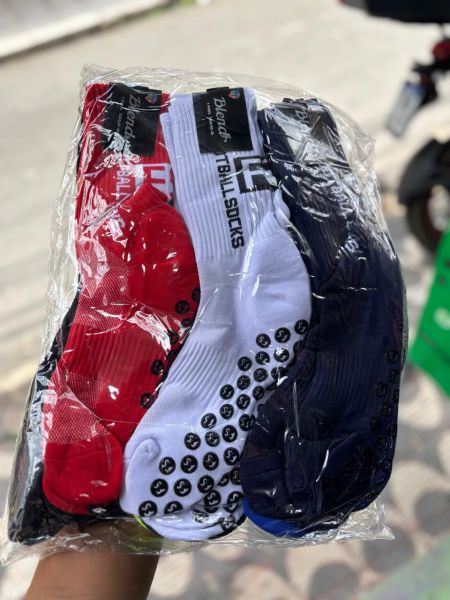 Meia ante derrapante com 12 pares