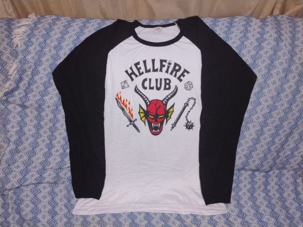 Camiseta Raglan Série Stranger Things HELLFIRE CLUB