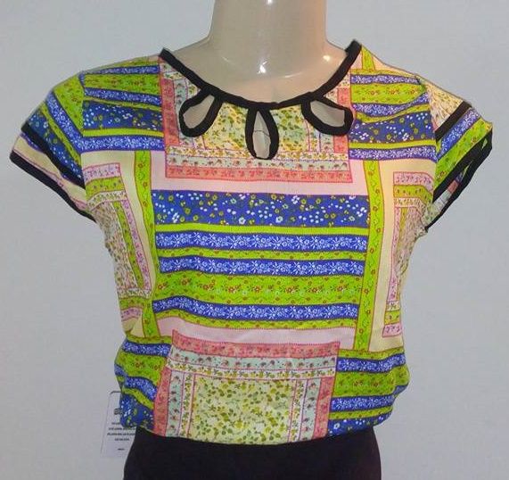 BLUSA FLORAL GOTAS