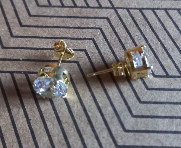 Brinco ponto de luz zirconia (TQ119)