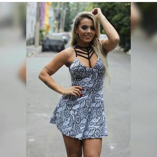Vestido curto em Jacquard com tiras strappy