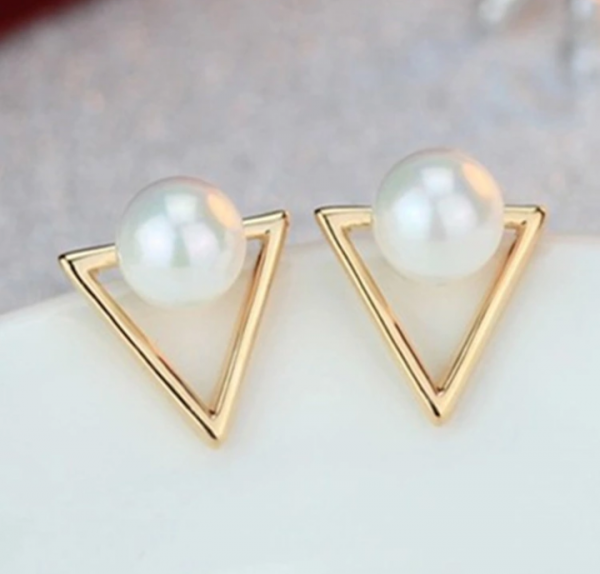 Brincos triângulo pérola