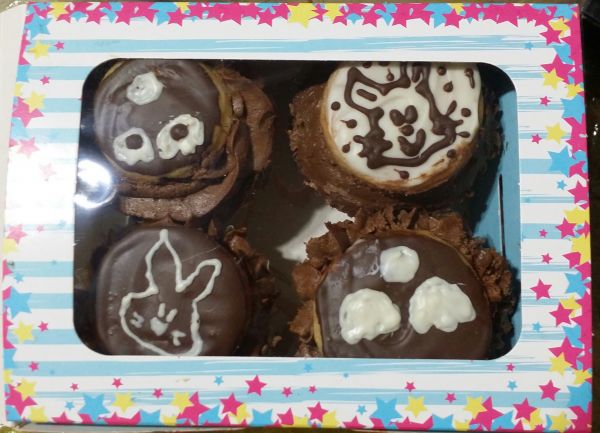 Cupcakes de cenoura com cobertura e recheio de chocolate
