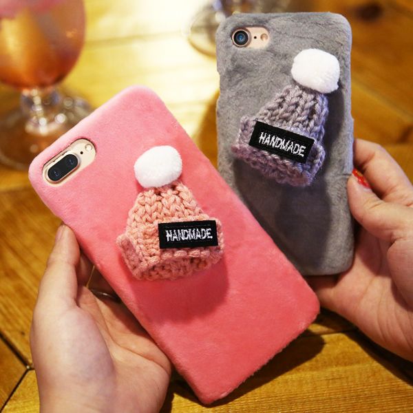 Capa pelúcia com gorro crochê - Iphone 6 e 7