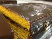 Bolo de Cenoura com Calda de Chocolate (recheio e cobertura)