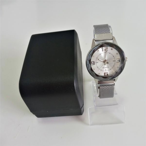 Relógio Femino Pulseira Magnética Prata