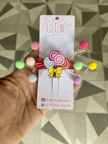 Laço transparente com pompom