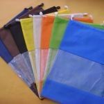 Saquinho De Tnt Com Cordão E Visor 25x38cm - 10 Unidades