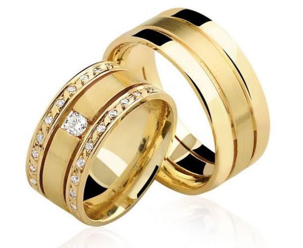 Par Aliança Ouro 18k com Pedras de Zirconia