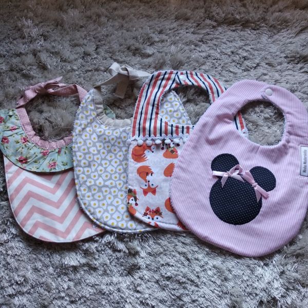 Kit 4 babadores MENINA
