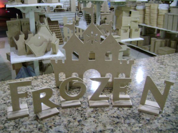 castelo e letras frozen