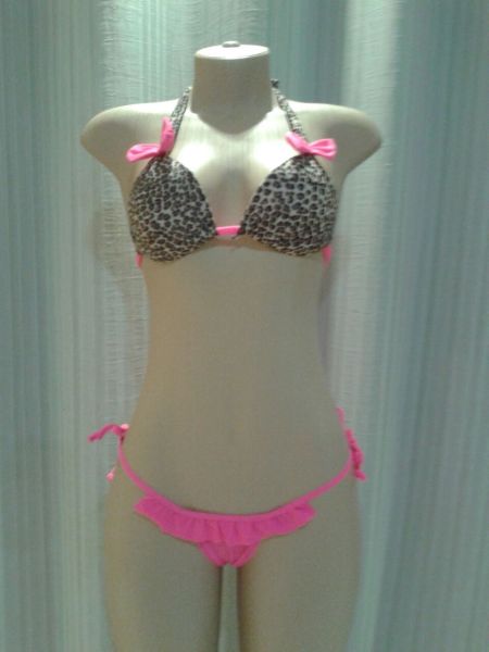 Biquine oncinha estampa grande com bojo  detalhes em rosa
