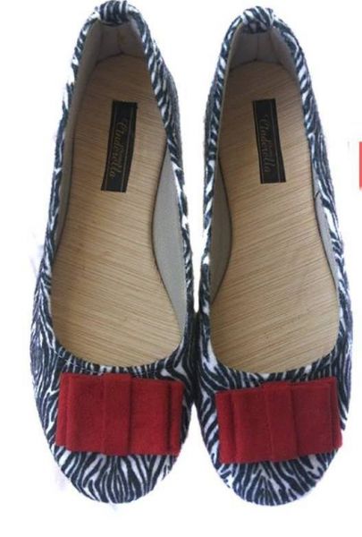 zebrada de laço vermelho