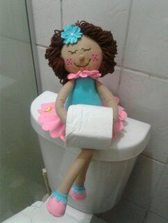 Boneca porta papel