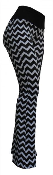 Calça flare ou reta (44) estampa geométrica preto e branco, cintura em preto, tecido suplex