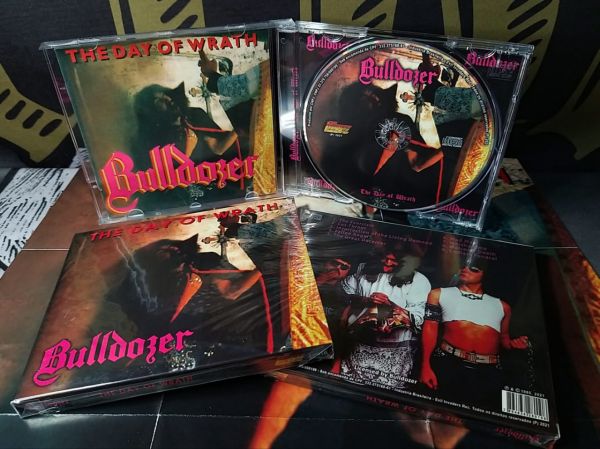 Bulldozer - The Day Of Wrath (c/Slipcase e poster)