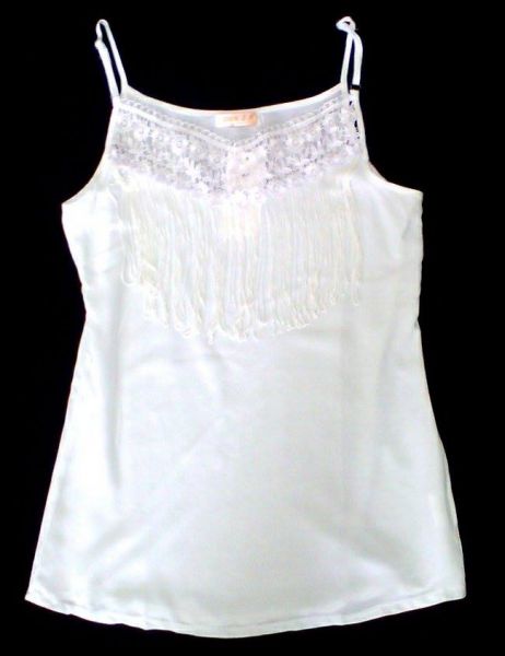 Blusa branca com franjas
