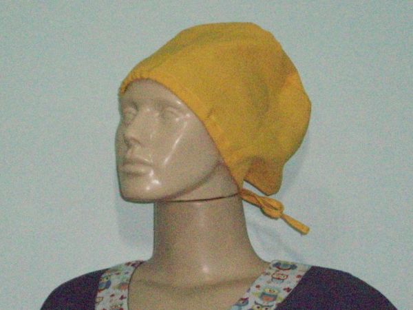 Toca cirúrgica modelo unissexy em tecido tricoline - com desenho patinha e osso de amarrar