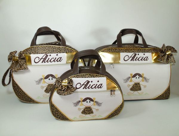 KIT 3 Bolsas Maternidade bordadas com o nome do seu bebê. Site: www.bolsaseamostras.loja2.com.br