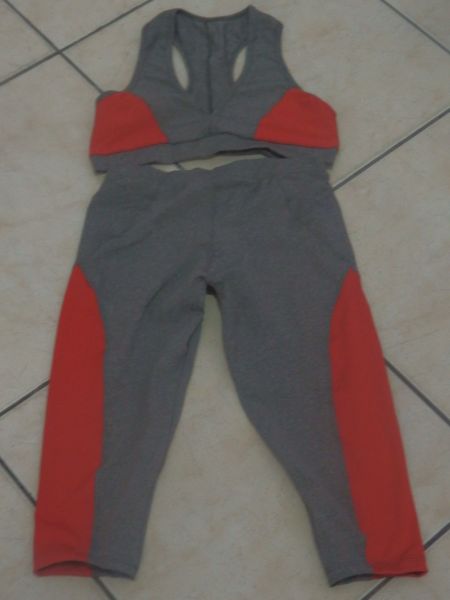 Conjunto Gabi Top e  Capri Duas cores