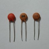 capacitor cerâmico 100nF x 50V (104)