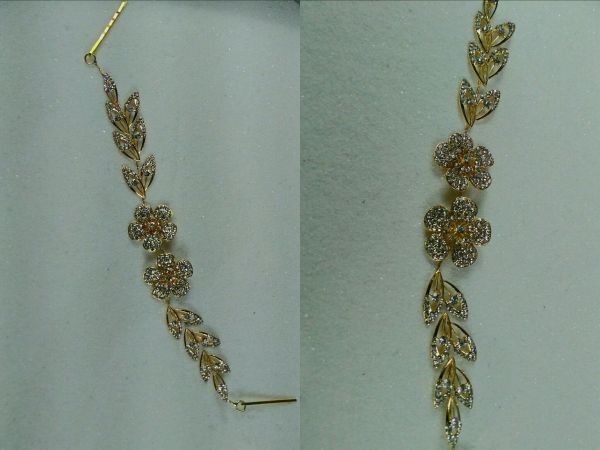 Acessório para penteado em metal flexivel prateado com grampo removível na forma de flor arredondada