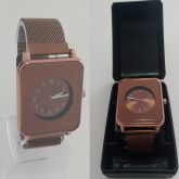 Relógio Femino Pulseira Magnética Dourado Quadrado