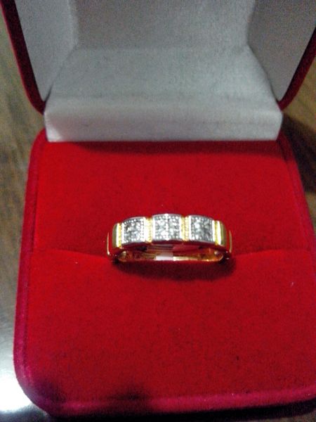 Anel com detalhe em ouro branco