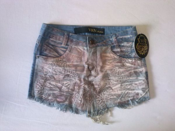 mini saia jeans com estampa na frente verona