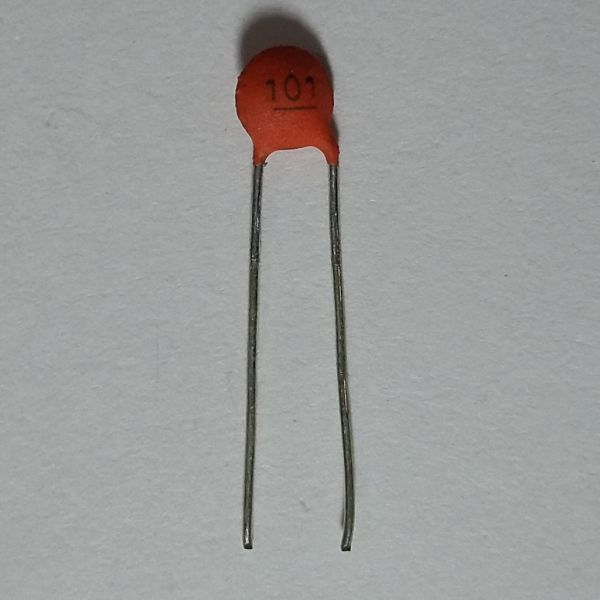 capacitor cerâmico 100pF x 50V (101)