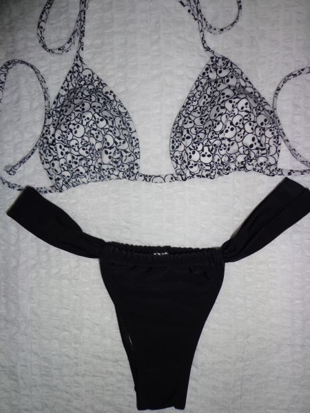 Biquíni cortininha caveira