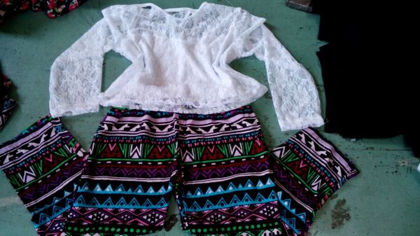 Conj. Calça Pantalona + Blusa Flare Renda