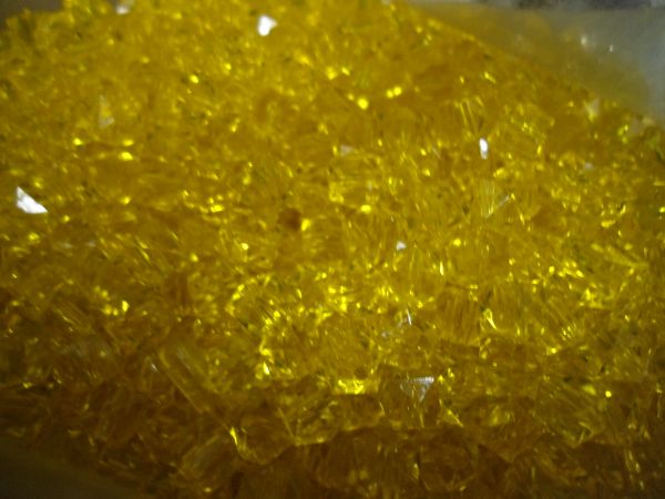 Dadinho de Acrílico Amarelo de 6 mm - 40 Gr.