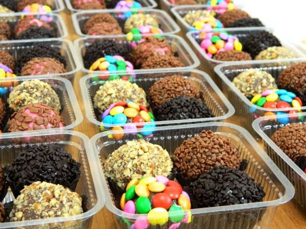 DOCINHOS EM FORMINHAS QUE DELÍCIA