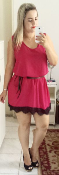 Vestido com Renda e Cinto