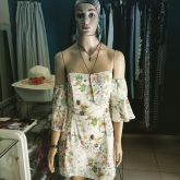 Vestido floral modelo ciganinha