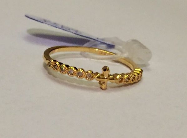Anel Cravejado com Cruz Dourado