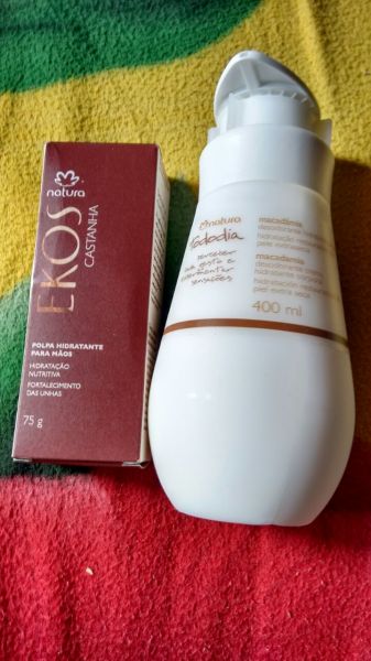 kit natura hidratante corpo macadâmia, e ekos castanha para as mãos.