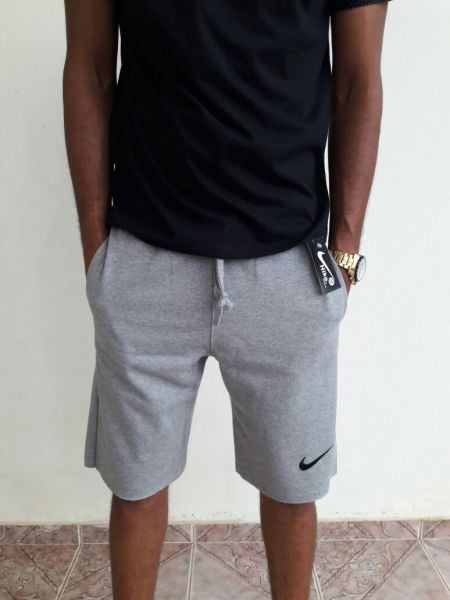 Bermuda Moletom Nike (Cinza Claro). Ref: BM03