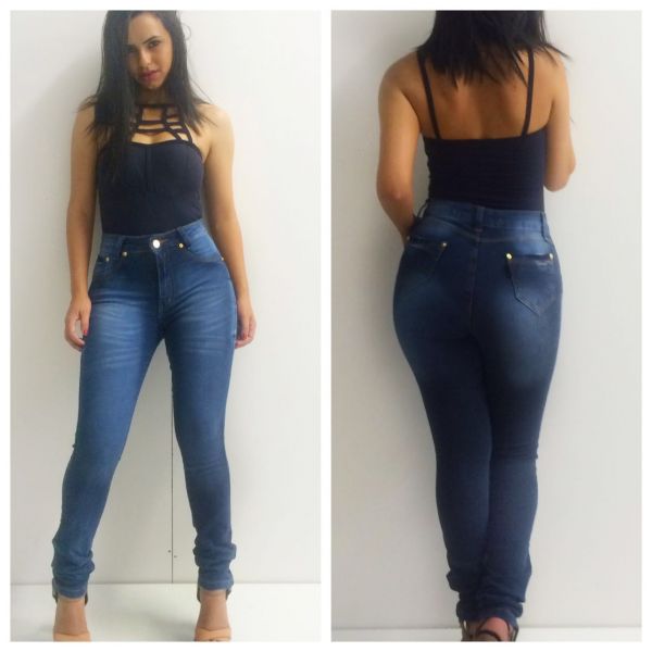 Calça jeans Hot pant escura com um botão